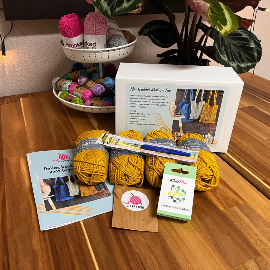 Haakpakket Malaga Tas met vier bollen Durable Cosy Fine, haaknaald, stopnaald, steekmarkeerders en patronenboekje